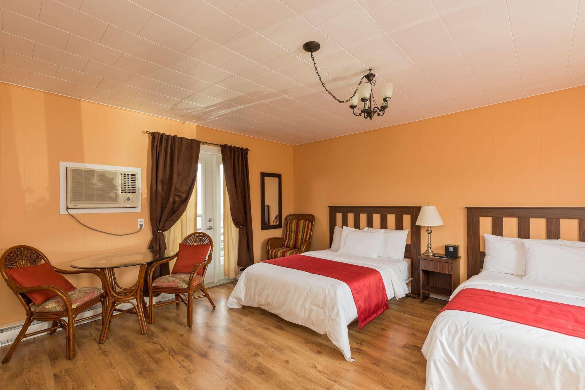 Motel Au Fleuve D'Argent Rivière-du-Loup Esterno foto