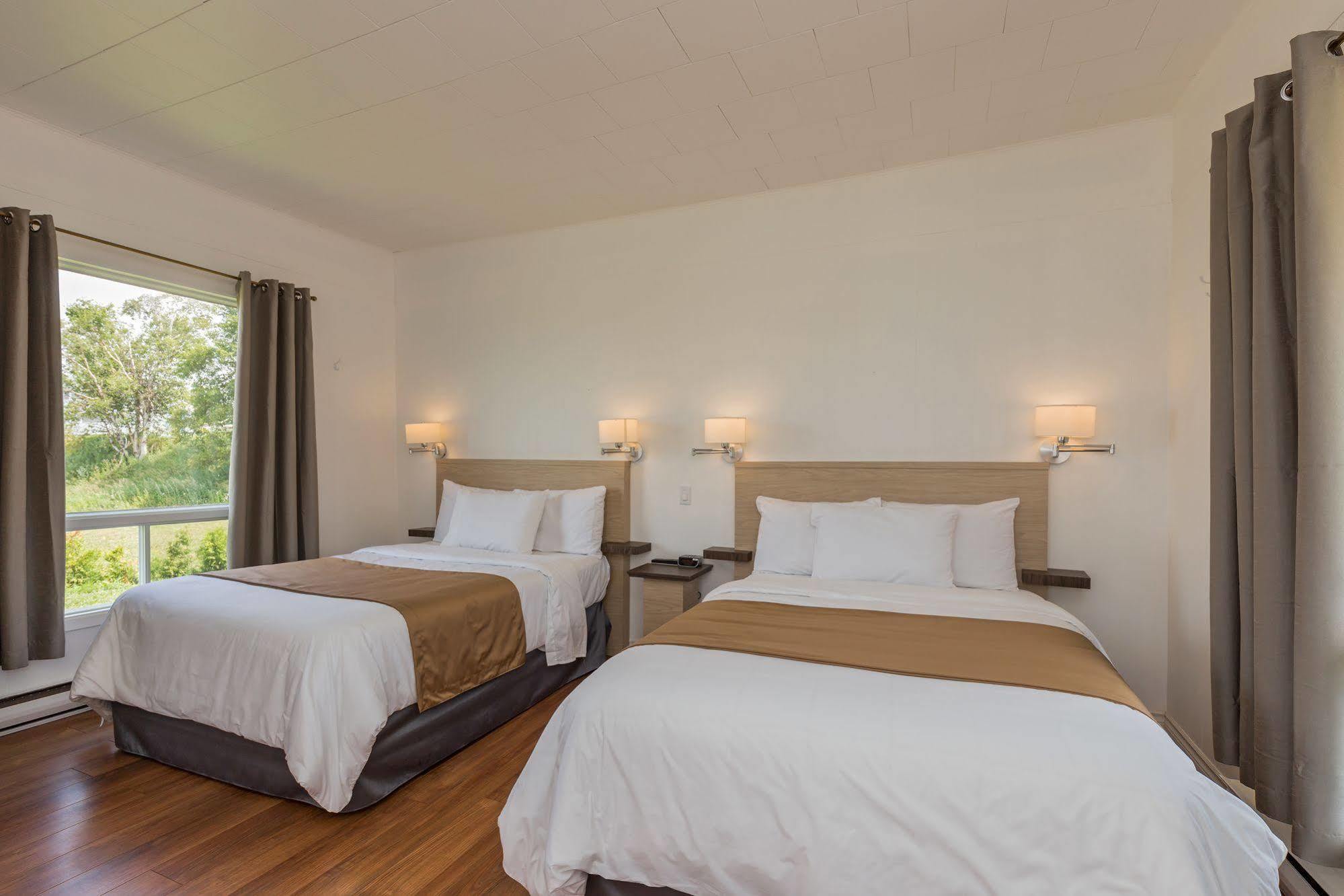 Motel Au Fleuve D'Argent Rivière-du-Loup Esterno foto