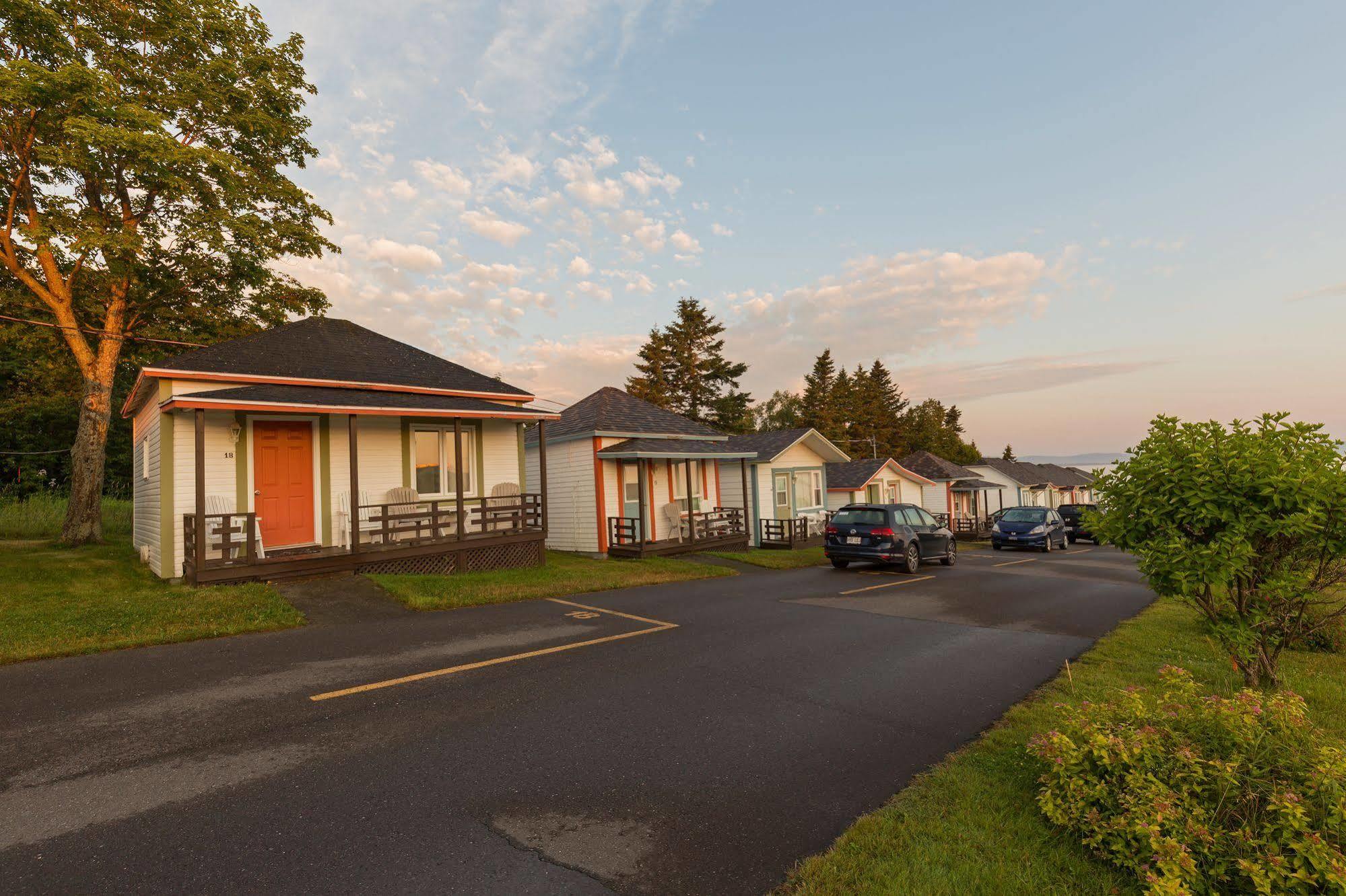 Motel Au Fleuve D'Argent Rivière-du-Loup Esterno foto