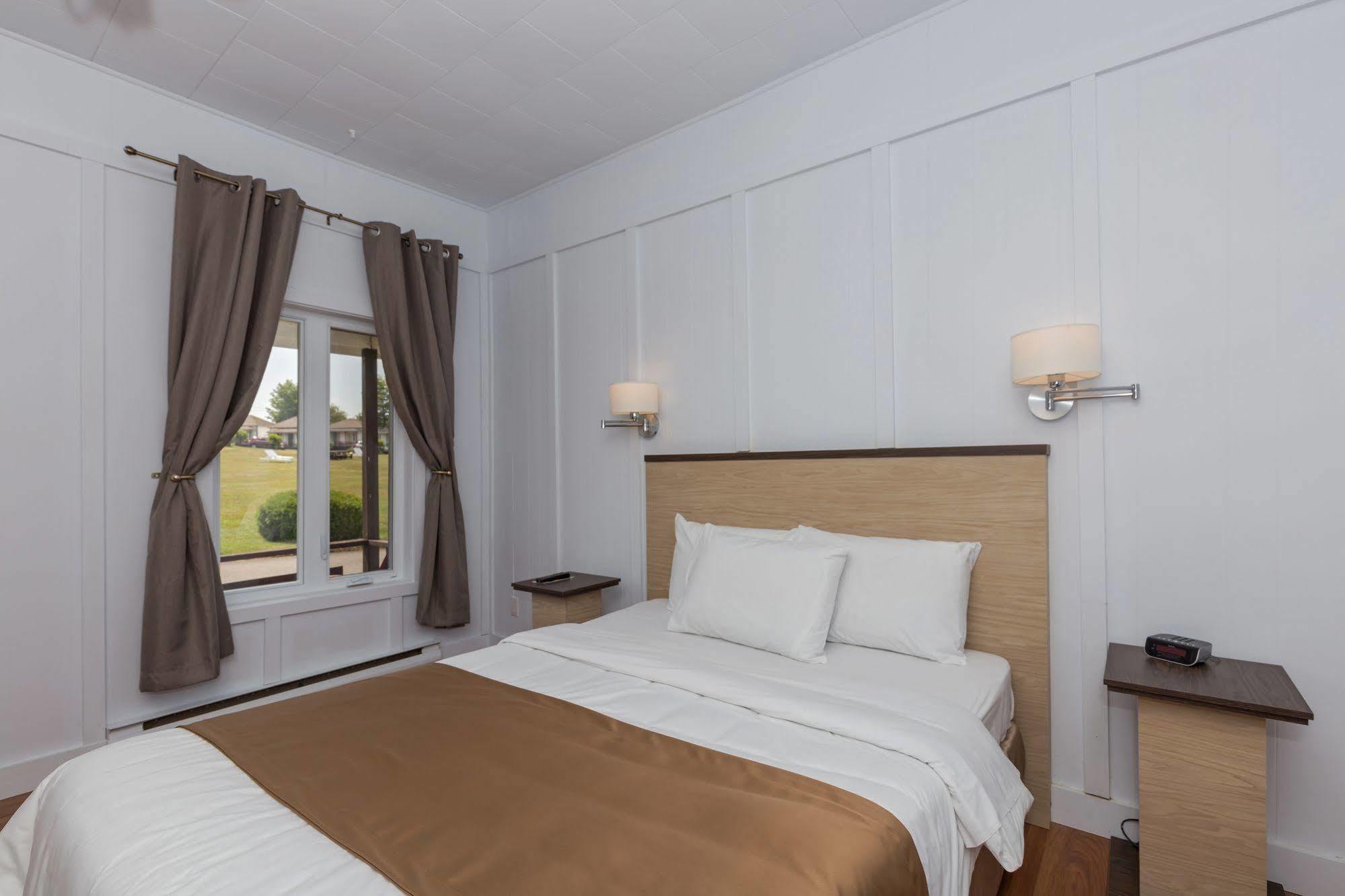 Motel Au Fleuve D'Argent Rivière-du-Loup Esterno foto