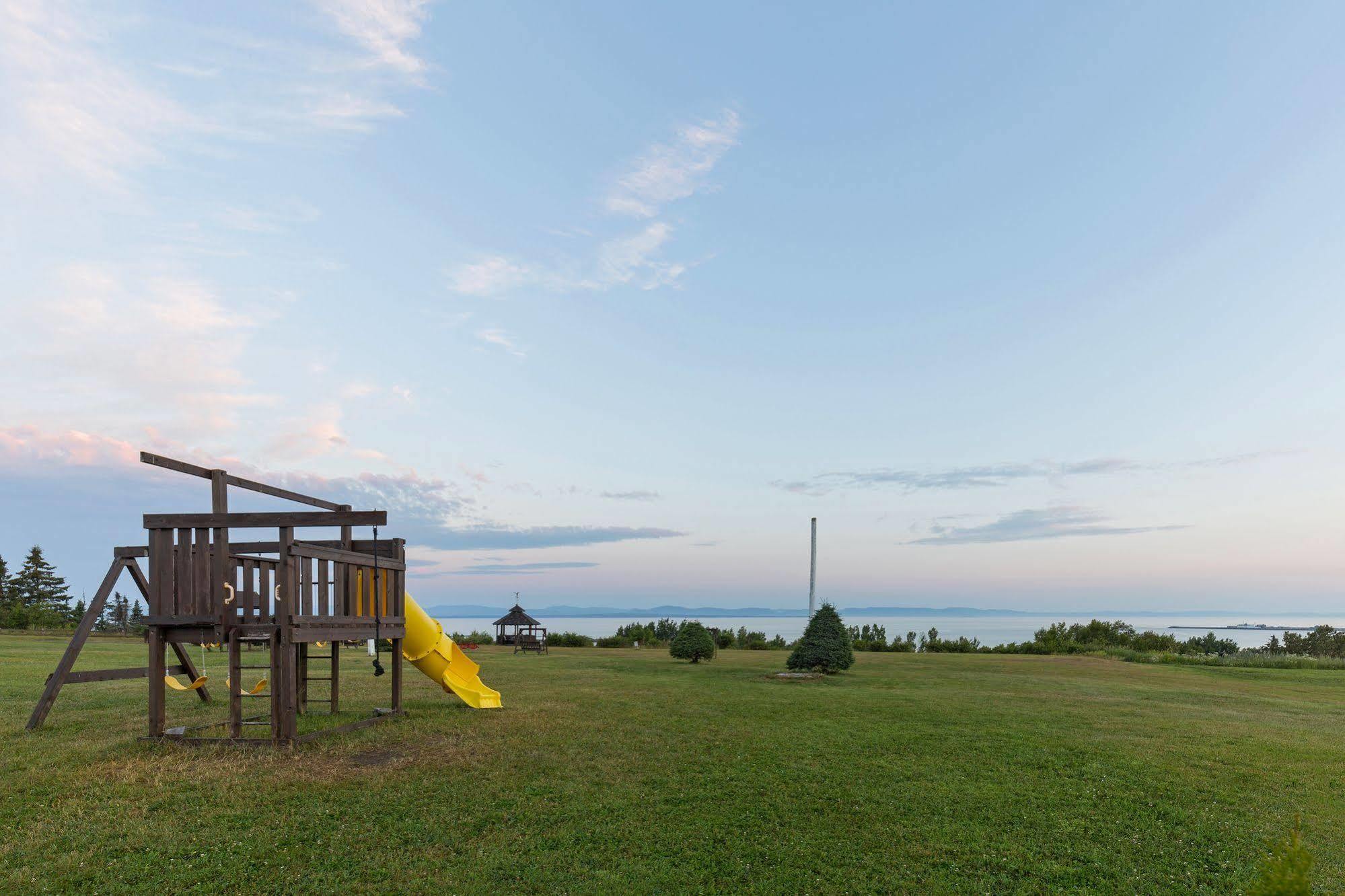 Motel Au Fleuve D'Argent Rivière-du-Loup Esterno foto