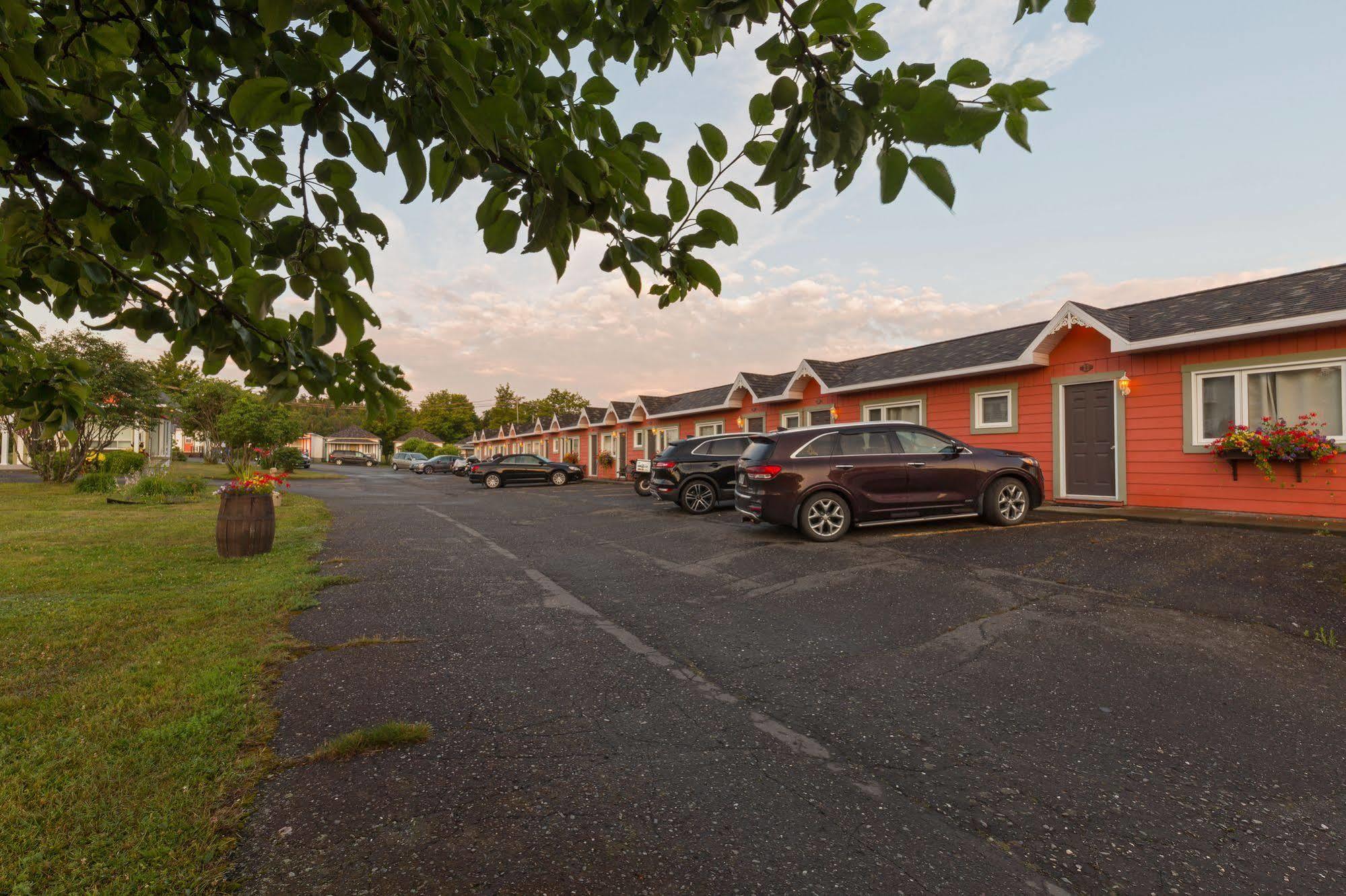 Motel Au Fleuve D'Argent Rivière-du-Loup Esterno foto