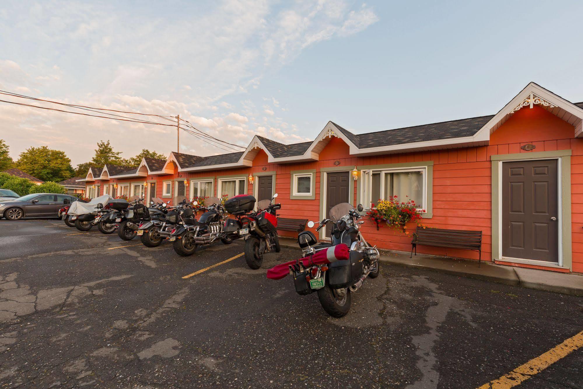 Motel Au Fleuve D'Argent Rivière-du-Loup Esterno foto