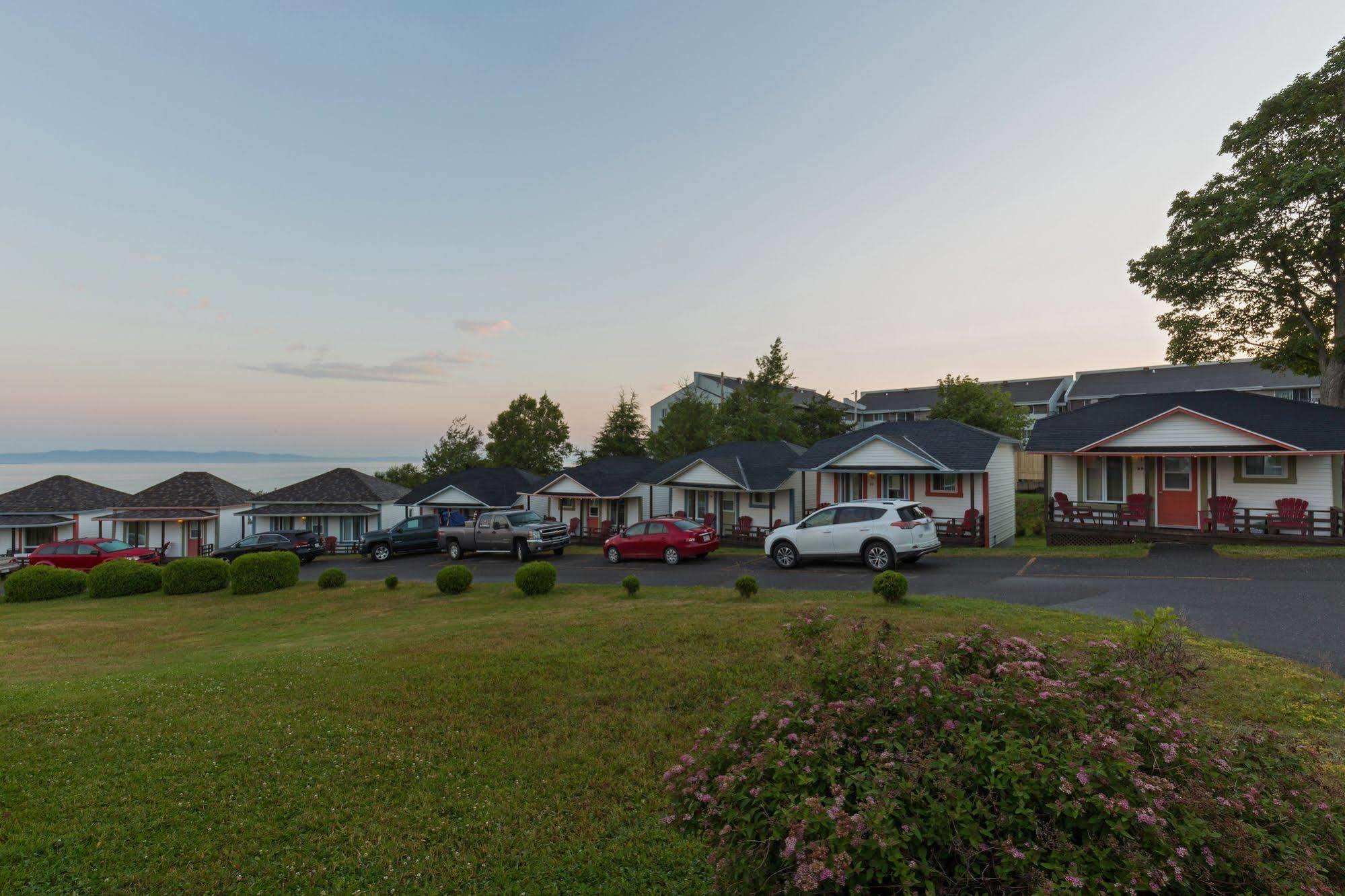Motel Au Fleuve D'Argent Rivière-du-Loup Esterno foto