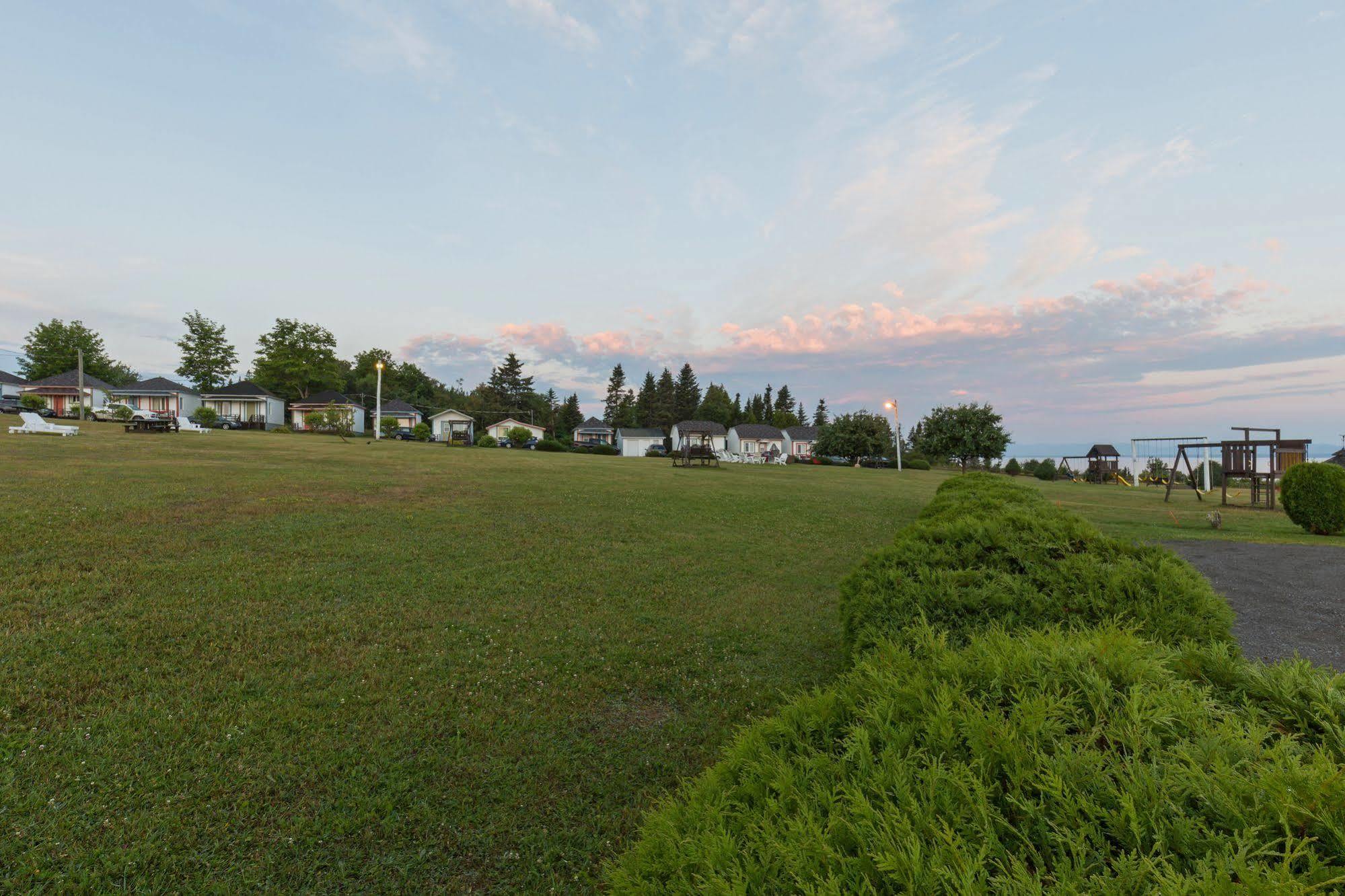Motel Au Fleuve D'Argent Rivière-du-Loup Esterno foto