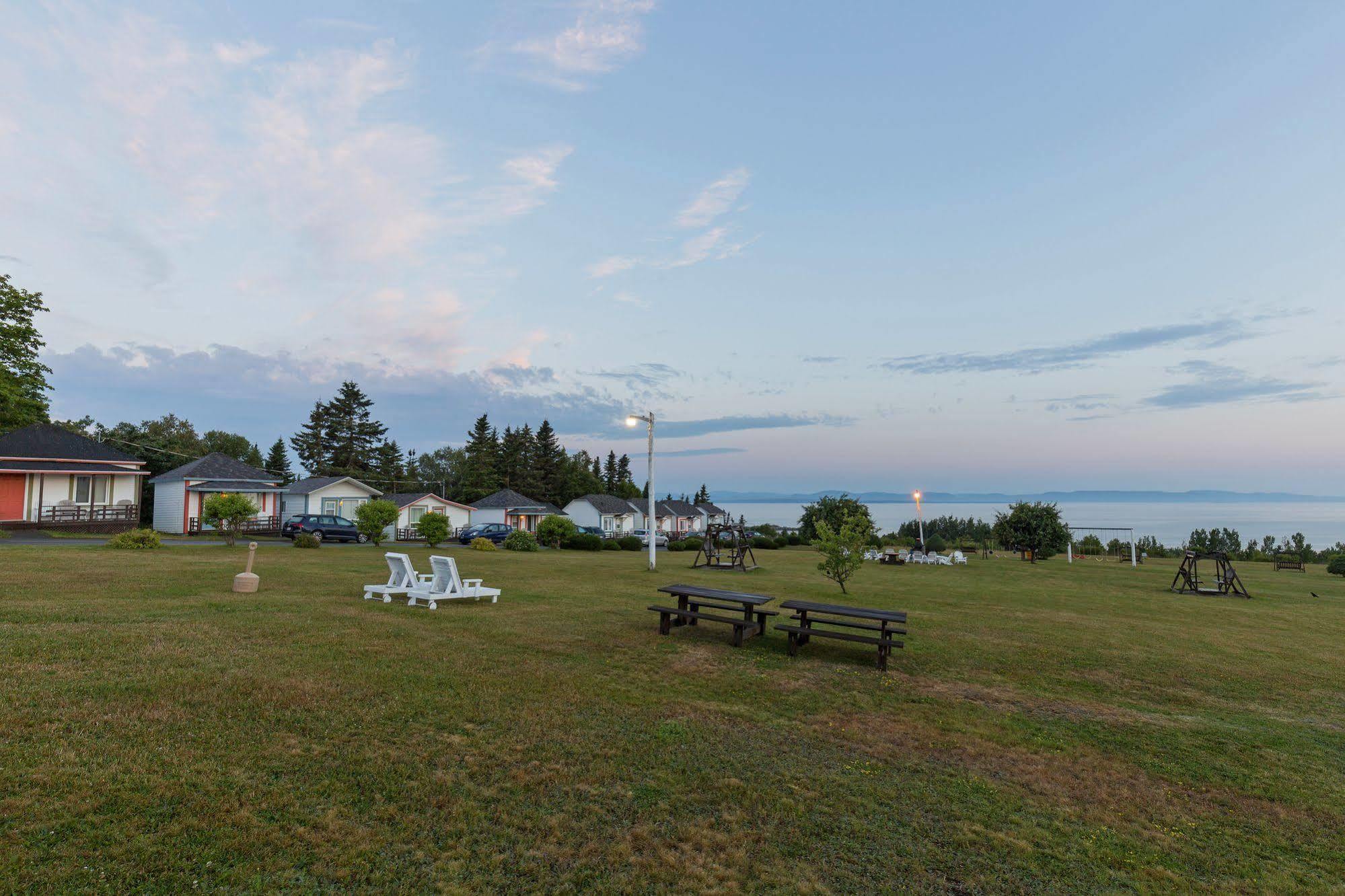 Motel Au Fleuve D'Argent Rivière-du-Loup Esterno foto