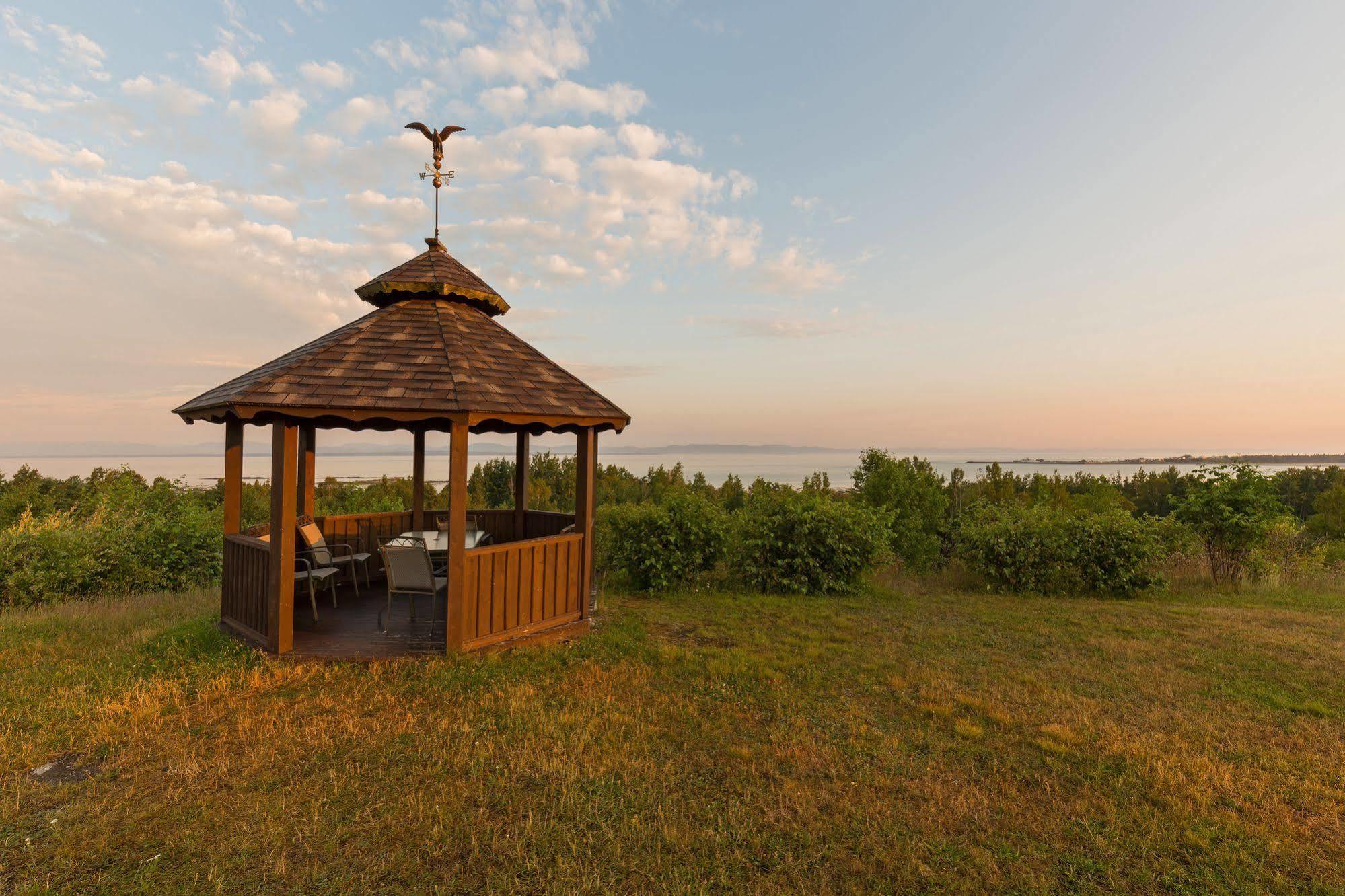 Motel Au Fleuve D'Argent Rivière-du-Loup Esterno foto